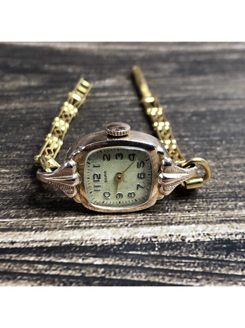 Старинные женские механические позолоченные часы Чайка Чайка 17 камней СССР